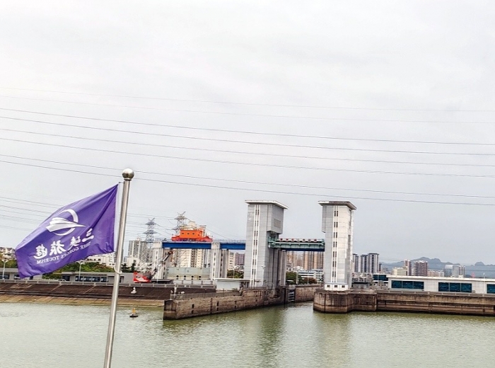 豪华游船两坝一峡半日游【船过葛洲坝船闸+西陵峡】图3