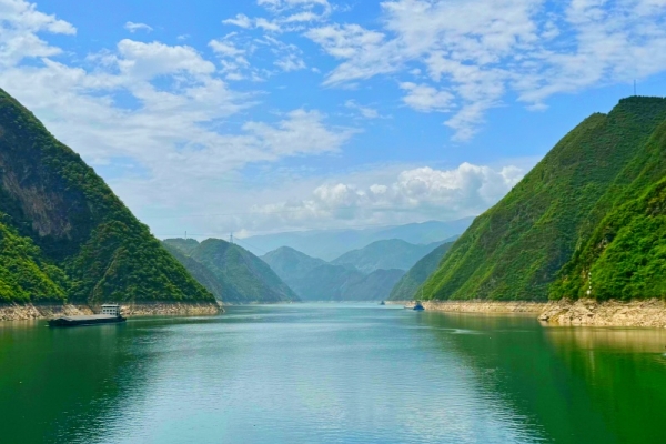 两坝一峡臻享全域游一日行程中有哪些景点？