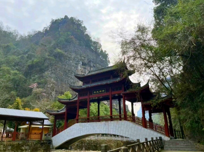 宜昌瀑布全景+船进三峡人家二日游跟团游图1