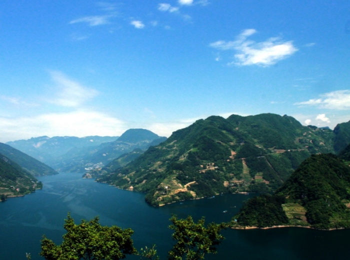 宜昌两坝一峡+车进三峡人家+清江画廊三日游跟团游行程图1