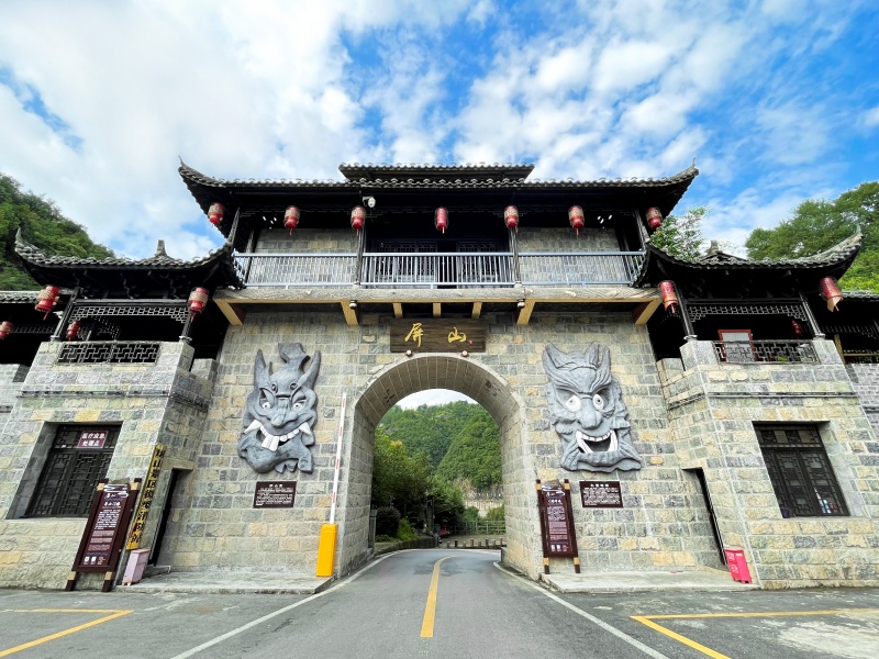 宜昌到恩施土司城·女儿城·大清江·地心谷三天两晚纯玩0购物团