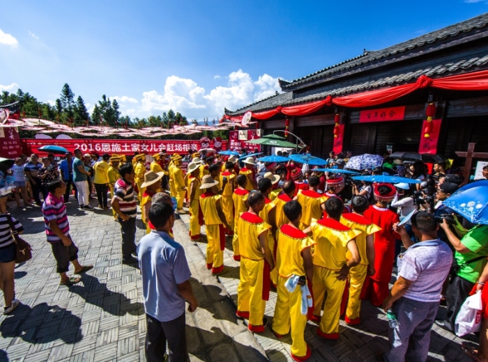 宜昌到恩施跟团土司城·女儿城·大清江·梭布垭三天两晚纯玩0购物团图4