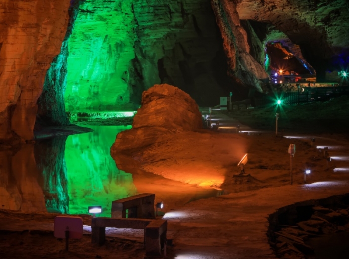 宜昌到恩施（土司城·女儿城·屏山大峡谷·宣恩夜景·腾龙洞）三天两晚纯玩0购物团图4
