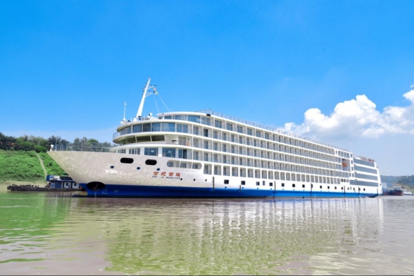 世纪荣耀号游轮介绍:长江旗舰级游轮的五星舒适之旅