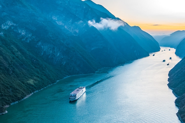 2026春节暖冬旅行推荐｜坐游轮游三峡，给爸妈的温柔假期（附选船+服务全解析）