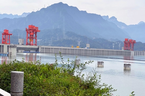 三峡大坝旅游区三角地接待站暂停营业的公告