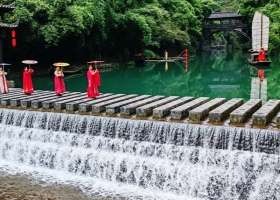 长江游船过闸船游西陵峡游览三峡人家