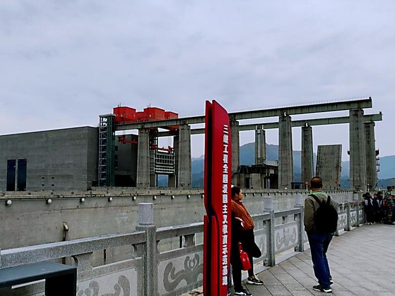 宜昌+交运两坝一峡游船+三峡大坝+三峡垂直升船机一日跟团游!