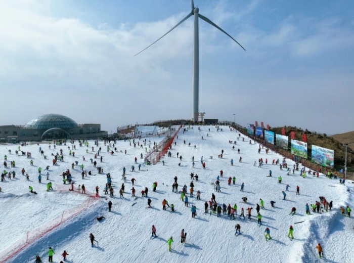 2026宜昌百里荒滑雪一日游价格/行程（更近、更酷、更好玩  全新升级超长滑道）图2