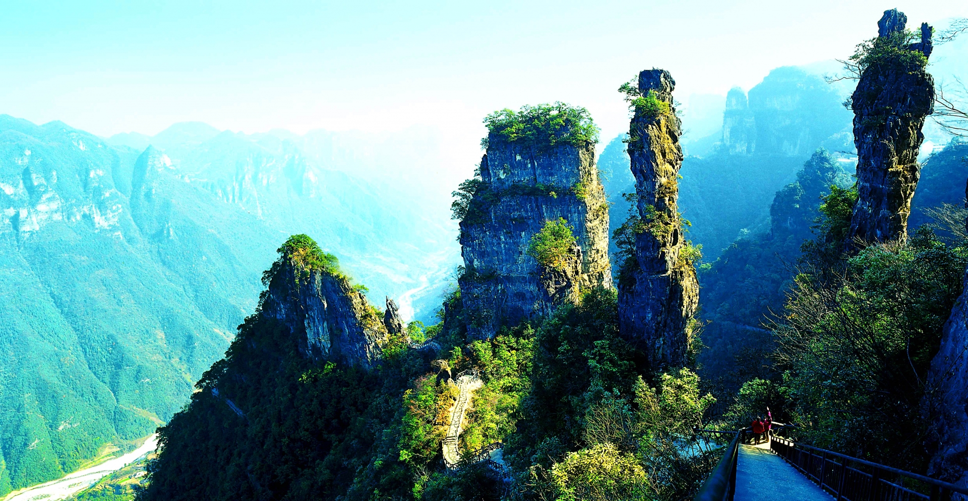 中国柴埠溪(增加诗句有两首选择：奇蜂寒影暮，深涧溪流清；幽峡百里，奇峰三千)