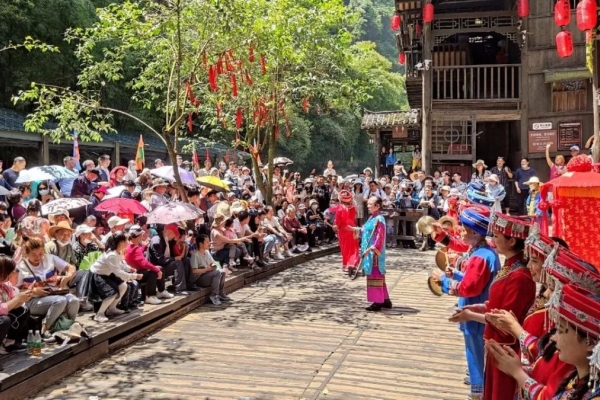 三峡大坝和三峡人家哪个好玩