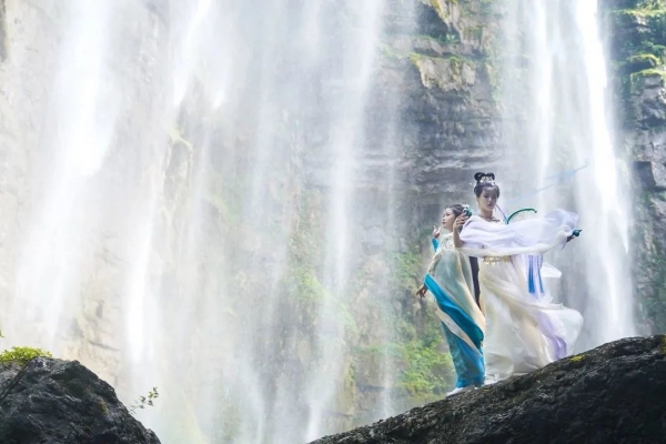 醉美原生态峡谷穿越三峡大瀑布