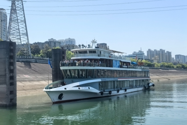 三峡两坝一峡游船怎么订票？官方渠道与本地靠谱旅行社全攻略