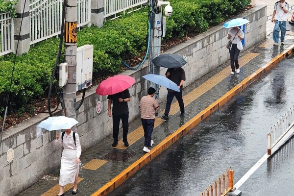 中央气象台连发双预警:豫鄂浙皖等地有强降雨,局地特大暴雨
